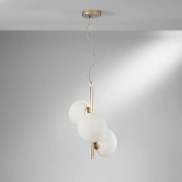 Lampe à suspension ripple en métal doré avec trois diffuseurs en verre blanc 165x32,5 cm – Image 2